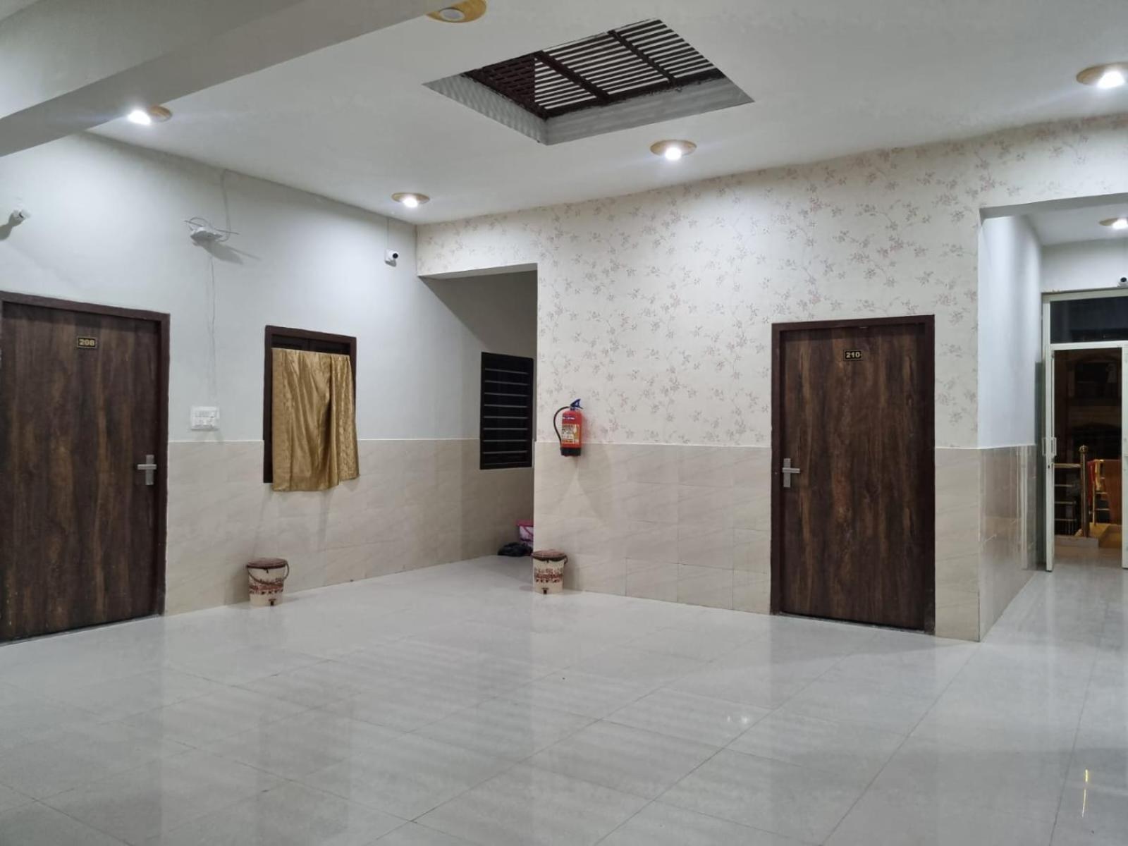 Vrindavan Bhakti Bhavan- Near Prem Mandir By Mukund Hotel Buitenkant foto