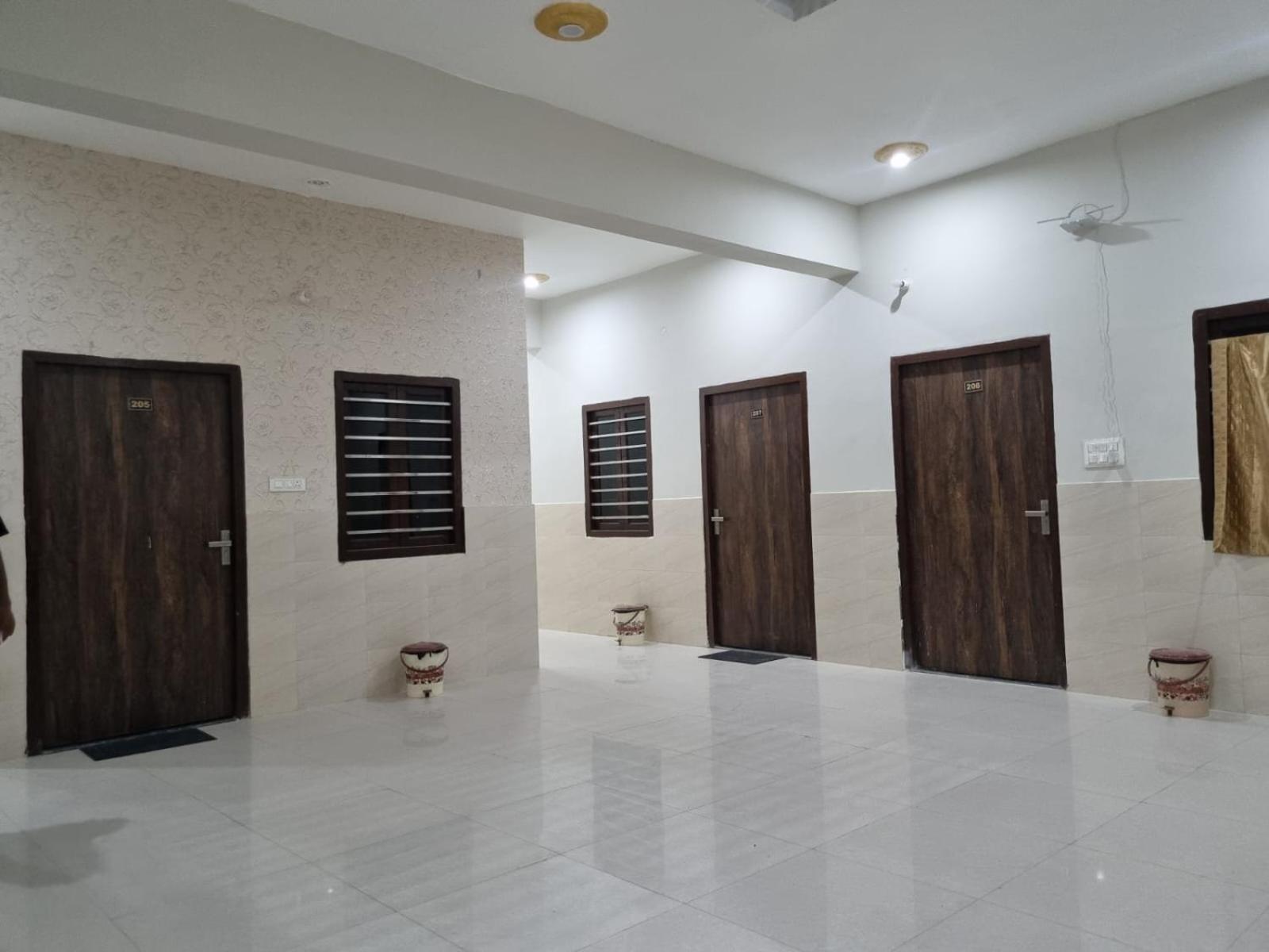 Vrindavan Bhakti Bhavan- Near Prem Mandir By Mukund Hotel Buitenkant foto
